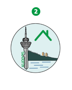 Kilpailija nro 2 Pyöreä merkki, jossa vasemmalla on Puijon torni, jonka alaosa on avain. Avaimen sivussa on Kuopaksen logo. Oikealla laskeutuu Puijon mäki, jossa on Kuopaksen taloja. Ylhäällä on Kuopaksen logon A, joka on talon katon mallinen. Contestant No. 2 A round symbol with the Puijo Tower on the left, the bottom part of which is a key. The Kuopas logo is on the side of the key. On the right is Puijo Hill with Kuopas houses. At the top is the letter A from the Kuopas logo, which is shaped like a house roof.
