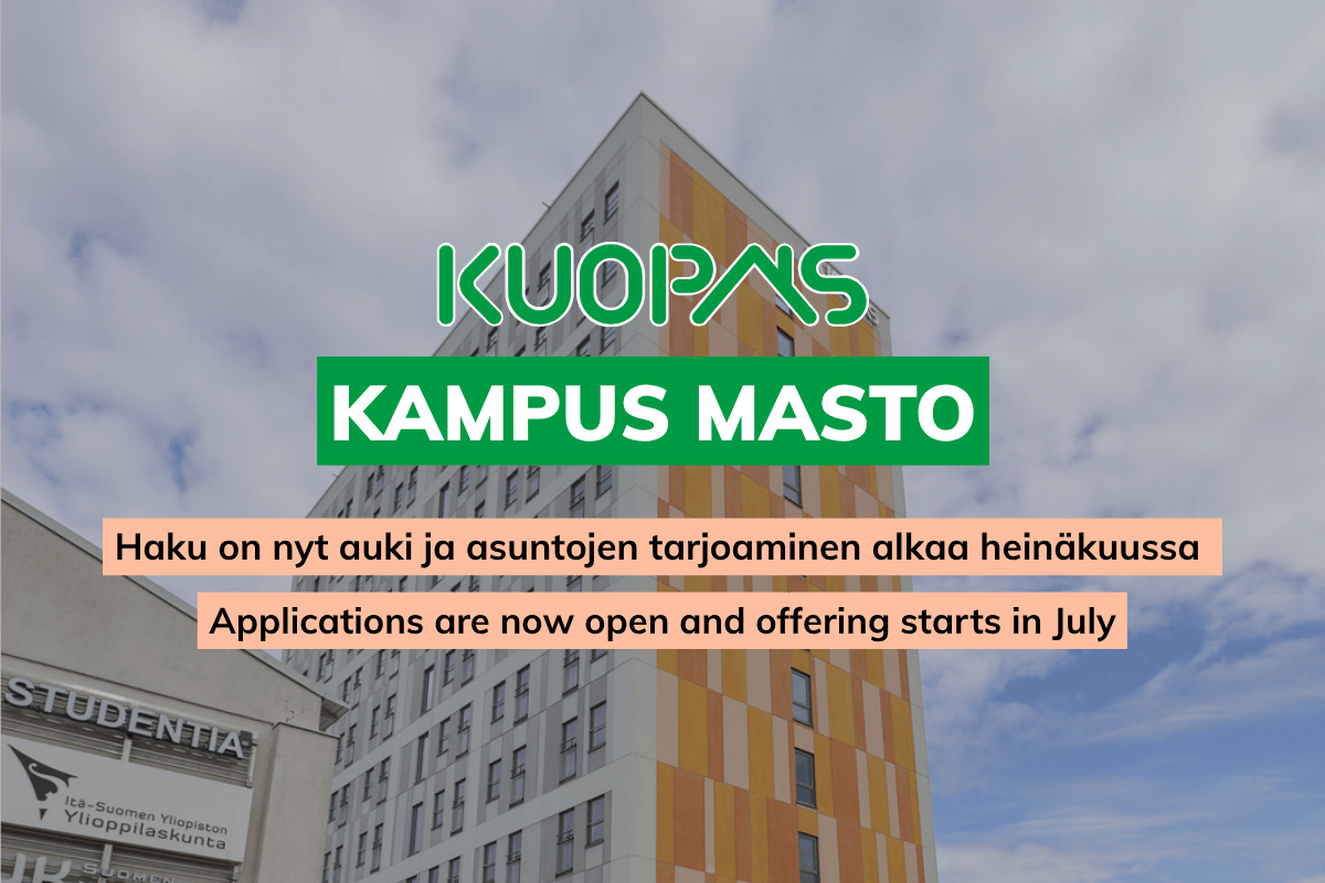Kuopaksen Savilahden opiskelija-asuntojen rakennustyömaa Kuopiossa. Taustalla 12-kerroksinen Kampus Masto -talo. Tekstissä lukee: "Haku on nyt auki ja asuntojen tarjoaminen alkaa heinäkuussa". Construction site of Kuopas Savilahti student housing building in Kuopio. A 12-storey Kampus Masto building on the background. Text says: "Applications are now open and offering starts in July".
